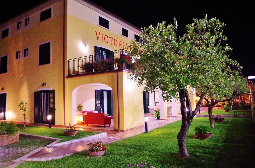 Victoria 3*