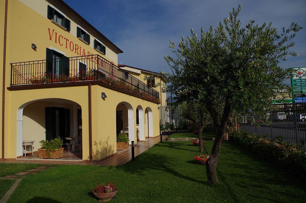 Victoria Hotel 3*