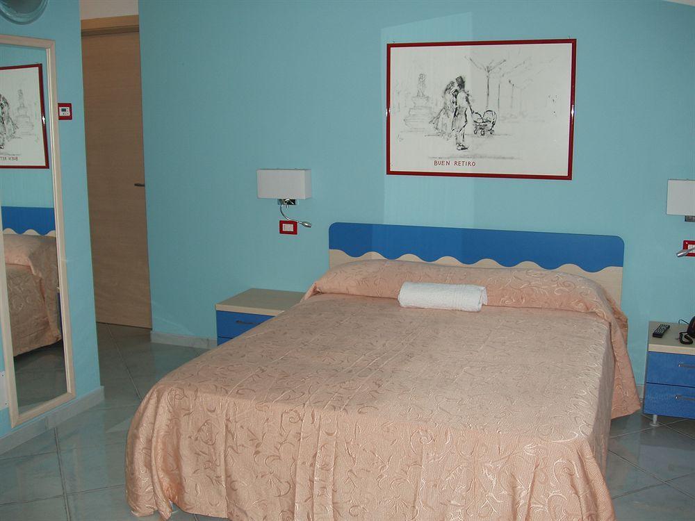 Victoria Hotel 3*